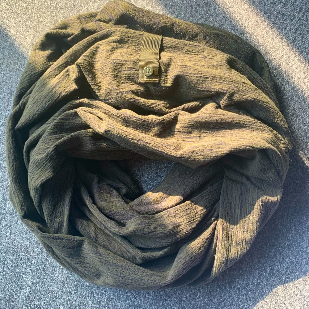Lululemon Nulu Infinity Scarf